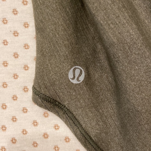 Lululemon Wild Tank - green olive camo 🫒 - Picture 4 of 6